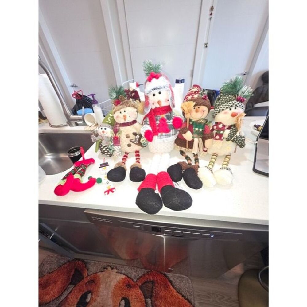 Fabric and plush Christmas snowman shelf sitter decorations with telescopic legs